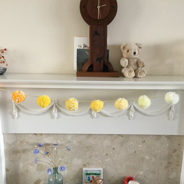 Pompom Garland in Yellow and White
