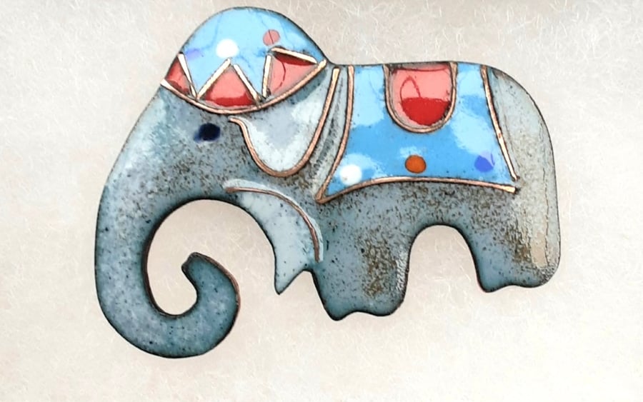 GORGEOUS CIRCUS ELEPHANT BROOCH