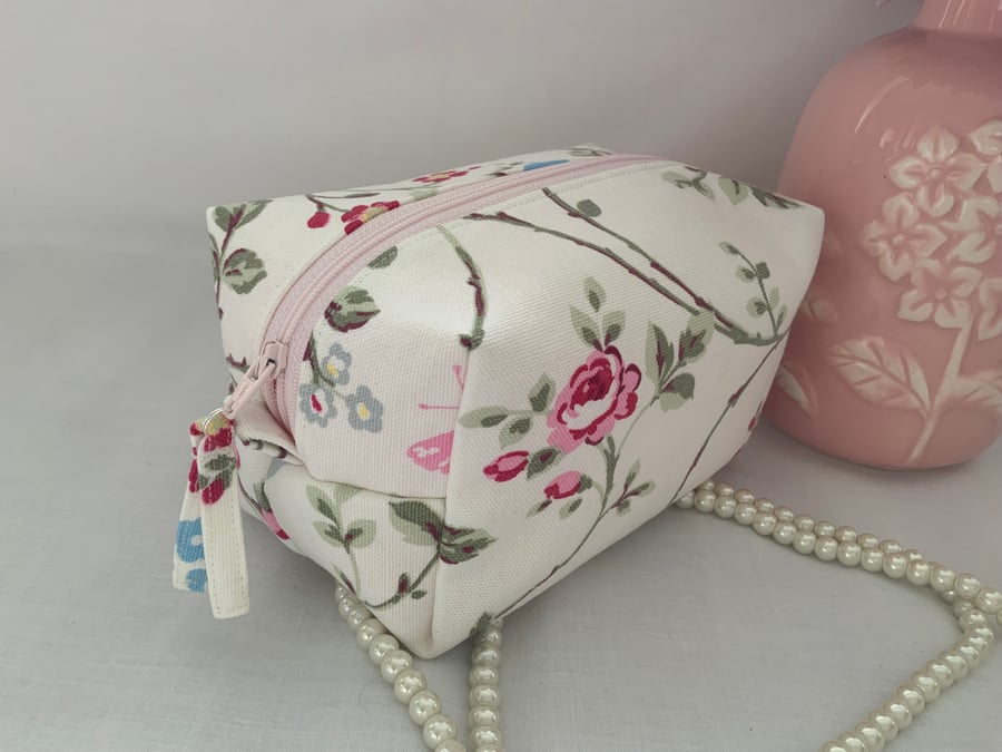 Boxy Cosmetic Bag, Square Zipped Purse, Travel Pouch, Make up Bag