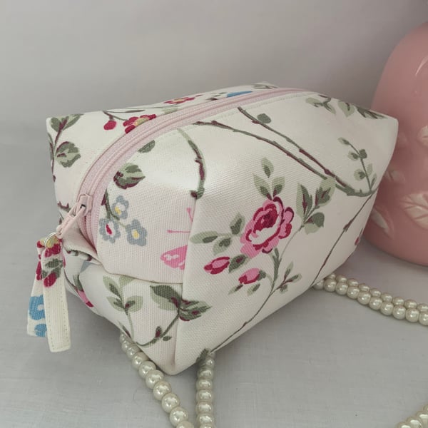 Boxy Cosmetic Bag, Square Zipped Purse, Travel Pouch, Make up Bag