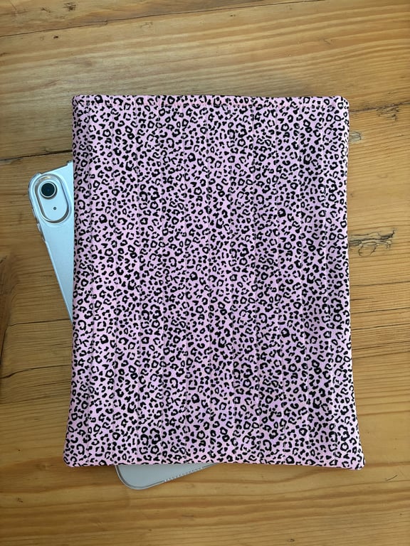 Pink And Black Leopard Print Quilted Fabric I-Pad Sleeve 