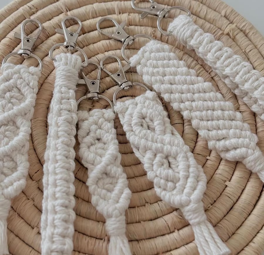 WHITE macrame keyring, macrame, keyring, keychain, bag accessory 