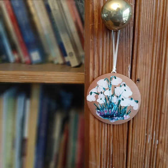 Snowdrops Round Wooden Decoration