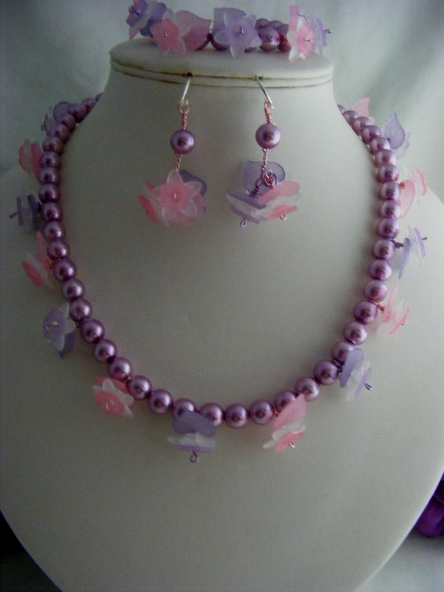 Lilac Pearl and Flower Jewellery Set.