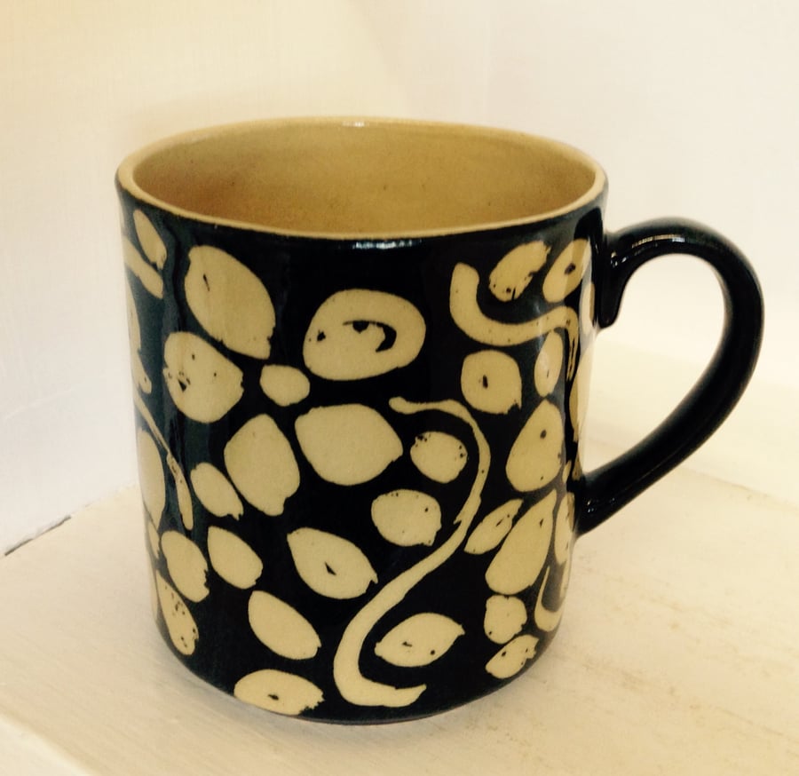 Mug with brown and cream floral design 