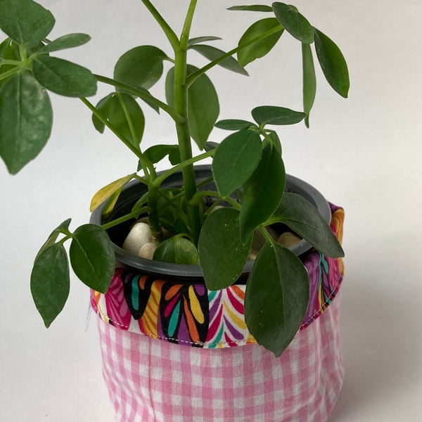 Small fabric basket: plant pot, cosmetics etc Shades of pink