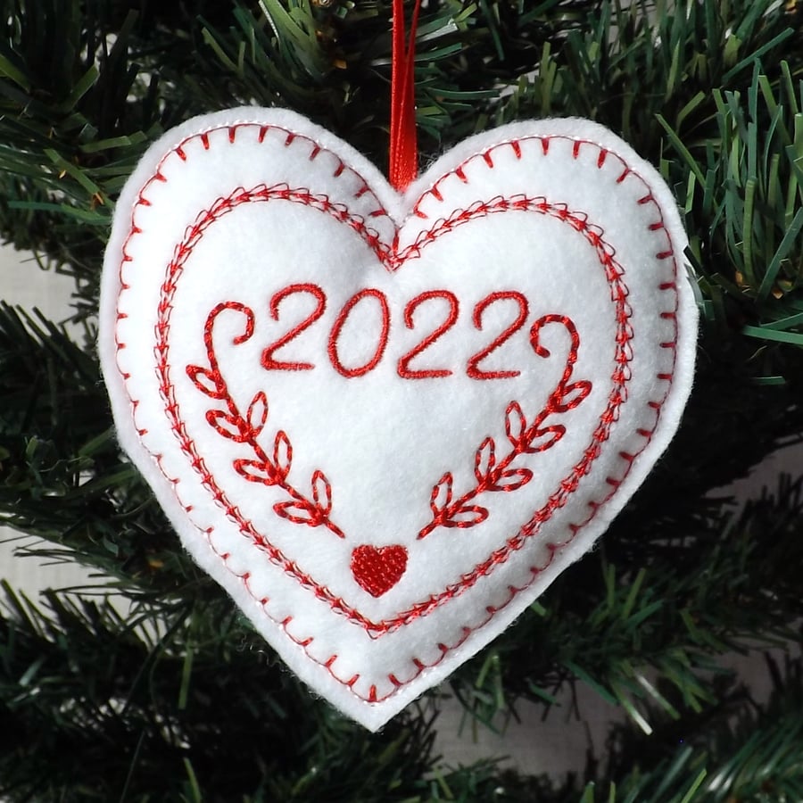 Christmas decoration, embroidered heart 2022, hanging decoration