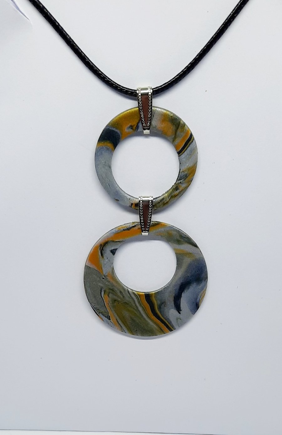 Double loop marble pendant 