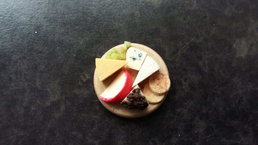 HAND SCULPTED 1;12TH SCALE CHEESEBOARD