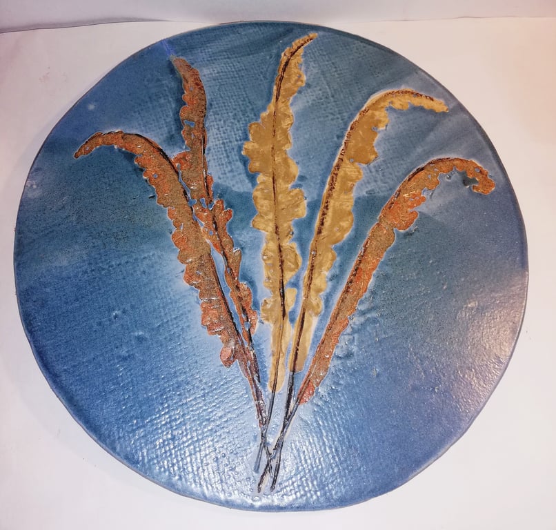 Delightful fern-decorated, large ceramic hotplate