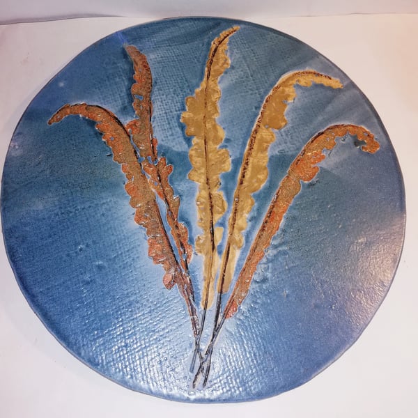 Delightful fern-decorated, large ceramic hotplate