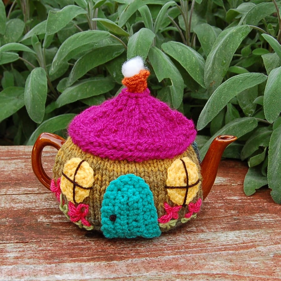 Knitted tea cosy - Country cottage design  to fit a one cup teapot, 