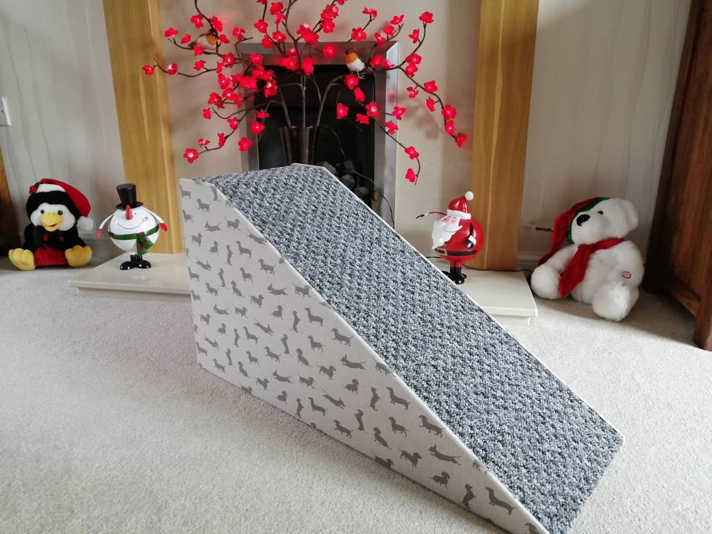 32cm H. x 65cm L. Pet Ramp Unique Grey Silouette Dachshunds on Lovely Linen Fabr