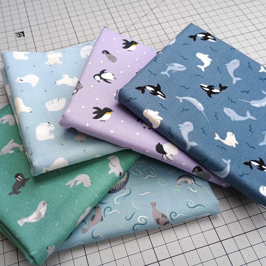 Fat Quarter Bundle - Quilting fabric Polar Animals - 5 FQ 