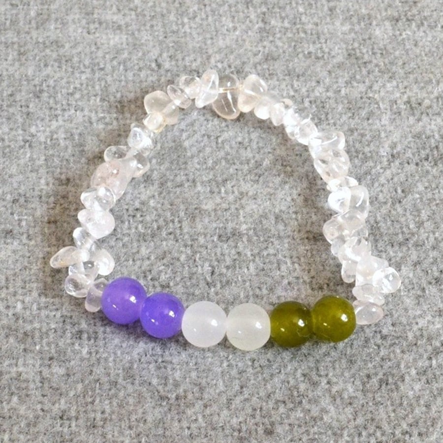 Genderqueer Pride – Elastic Bracelet with Glass Beads and Clear Quartz Chip