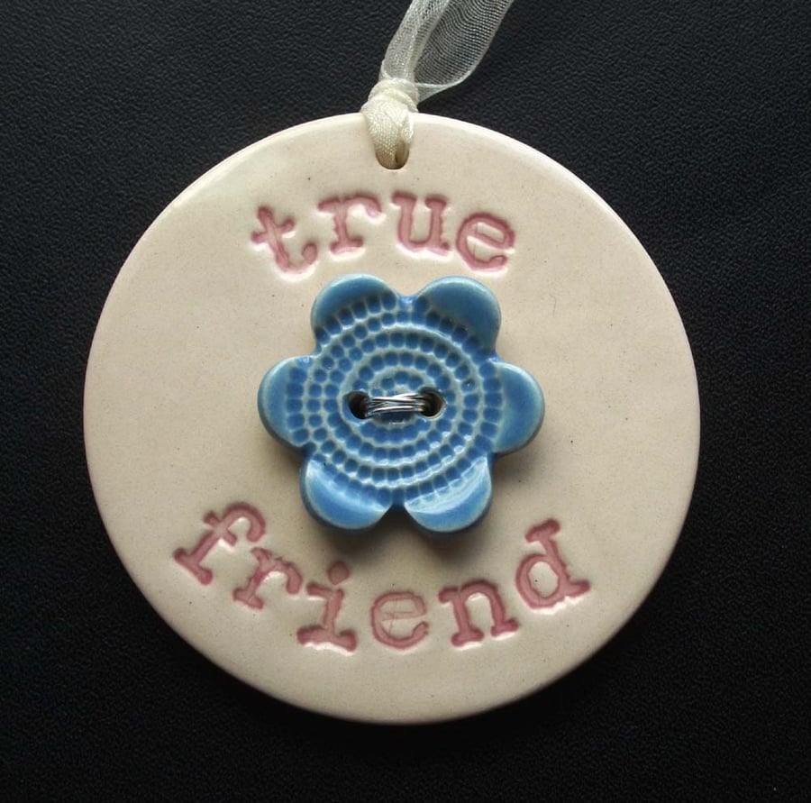 Ceramic decoration with flower button True Friend