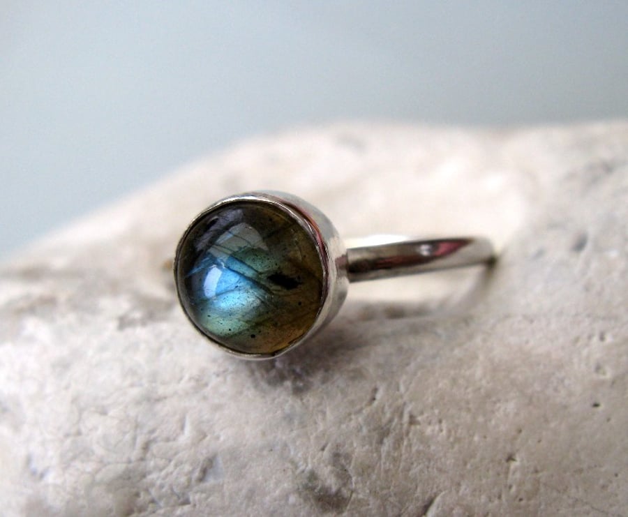 Sterling silver and labradorite ring size O to P