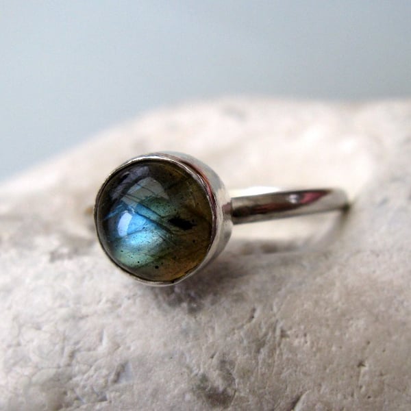 Sterling silver and labradorite ring size O to P