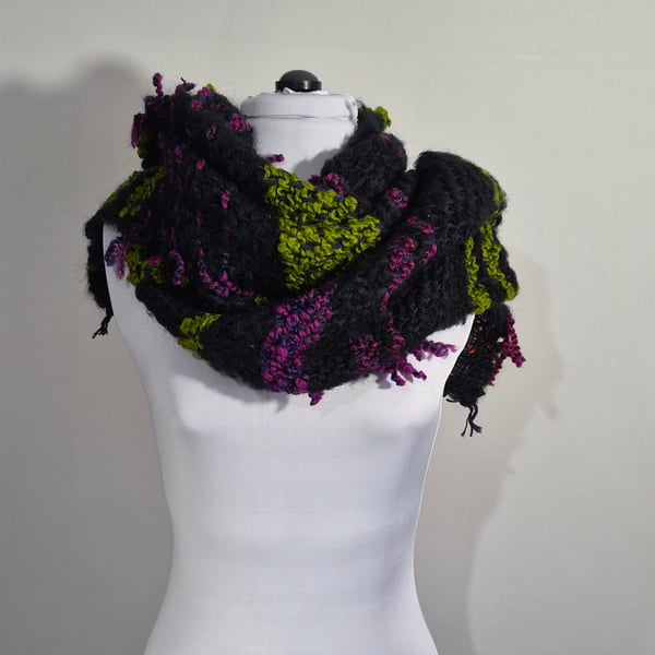 20.Handwoven Long Scarf in Plain Weave in Black, Green and Pink.