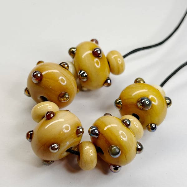 Handmade lamp work glass beads