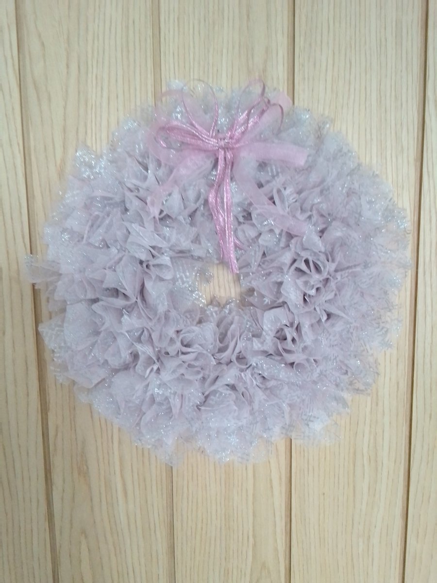 8" Ruffle Mesh Wreath - Pale pink 