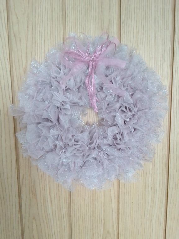 8" Ruffle Mesh Wreath - Pale pink 
