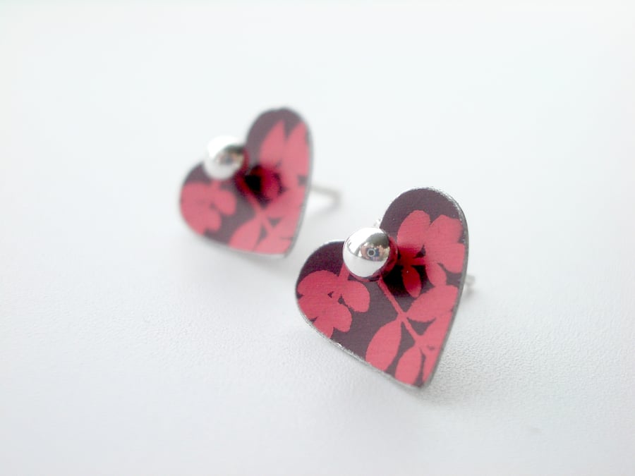   Heart studs earrings in plum and red