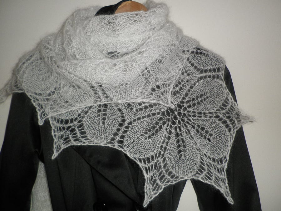 Hand knitted shawl Haruni