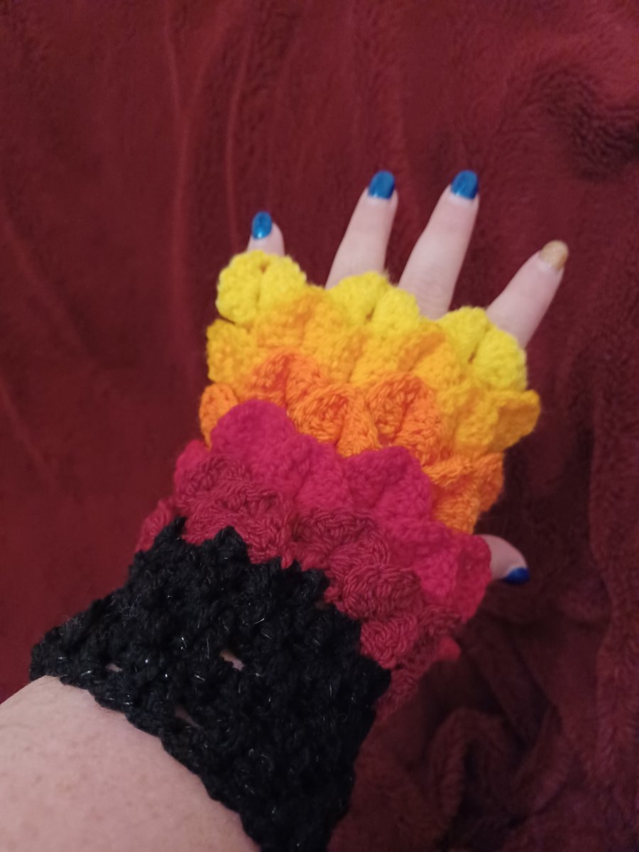 Girl on fire dragonscale gloves 