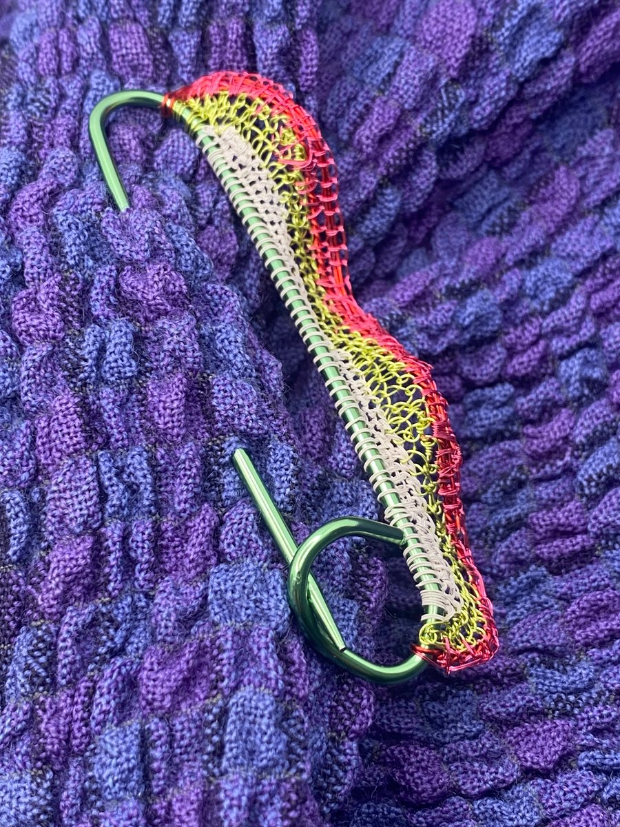 Wire Kilt or scarf pin - 