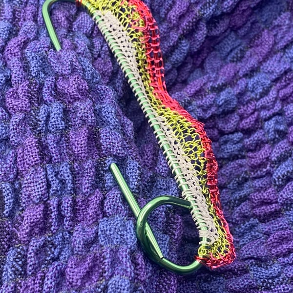 Wire Kilt or scarf pin - 