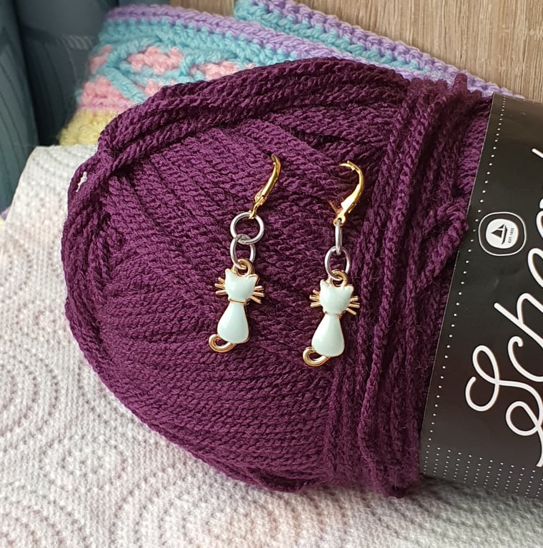 Sitting Cats Stitch markers 