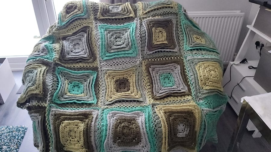 Hypnotic Tile Crochet Blanket - Yorkshire Meadow