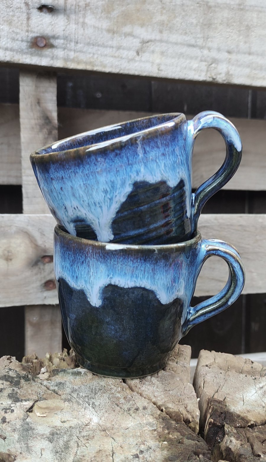 Blue wave topped cup
