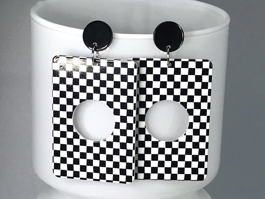 RETRO CHEQUERED EARRINGS Rectangle monochrome black and white resin