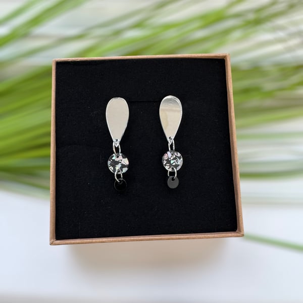 Tear Drop Monochrome Mix Earrings 