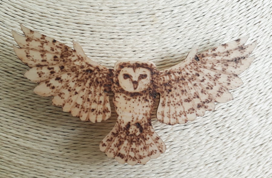 Pyrography barn owl brooch