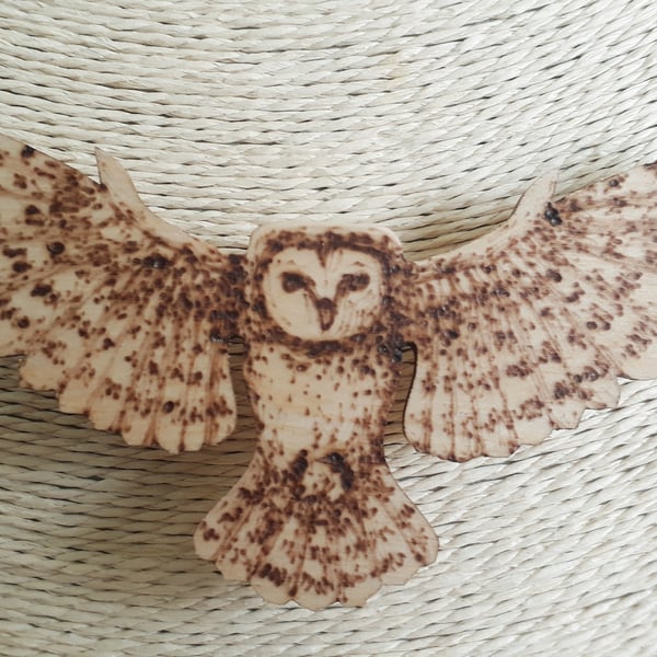 Pyrography barn owl brooch