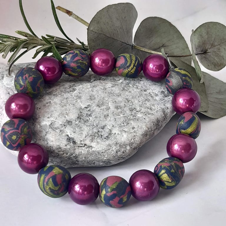 Navy, hot pink and metallic green polymer clay stretch beaded bracelet