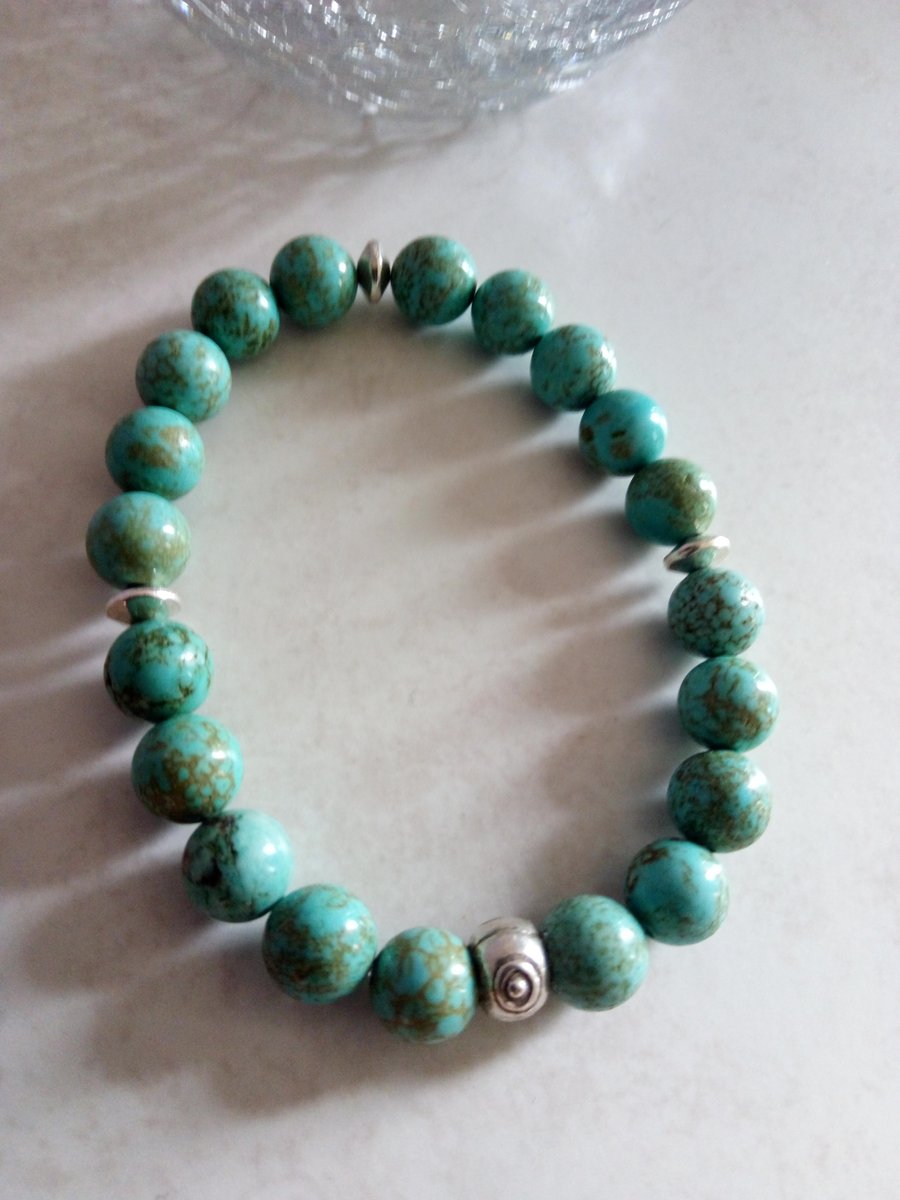 GREEN MAGNESITE STRETCHY BRACELET - FREE UK SHIPPING