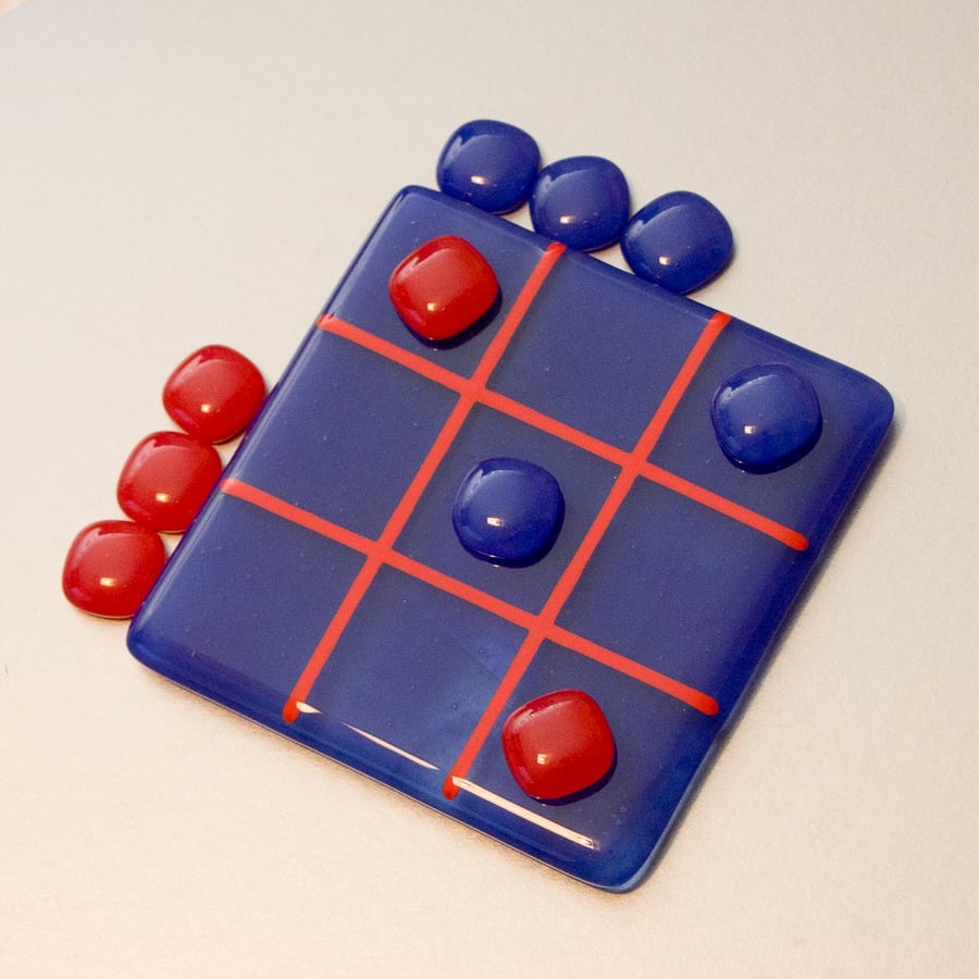 Red on Blue OXO Game in Fused Glass - 8053