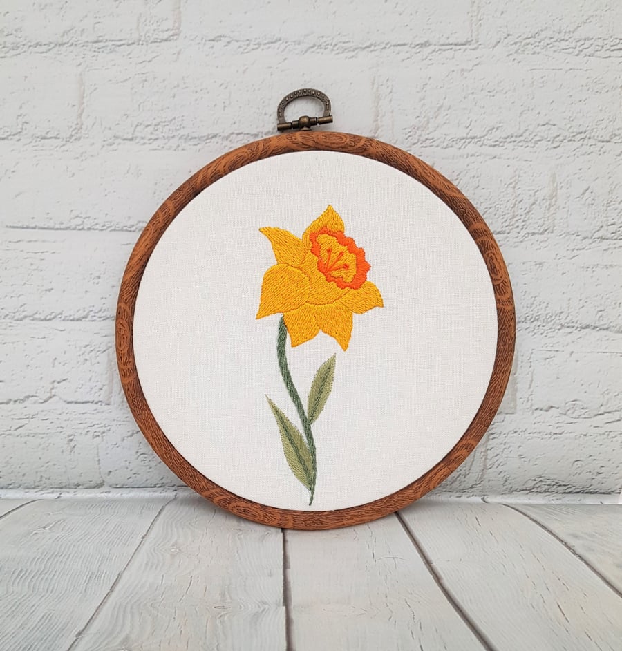 Daffodil Hand Embroidery Hoop, Flower Embroidery, Floral Wallart Gift for Mum, S