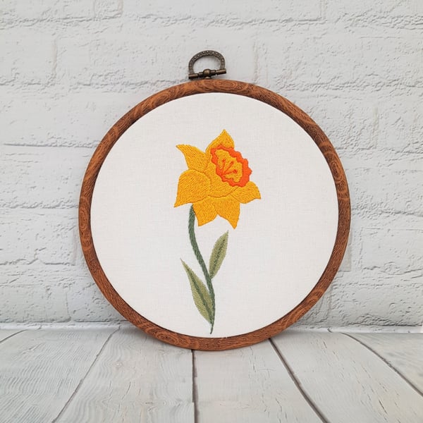 Daffodil Hand Embroidery Hoop, Flower Embroidery, Floral Wallart Gift for Mum, S