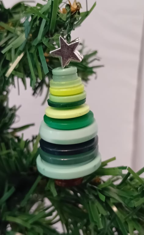 Green Button Christmas Tree Decoration - Star Topper