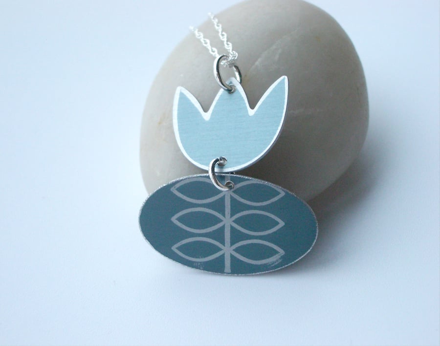 Tulip pendant in grey with leaf pattern