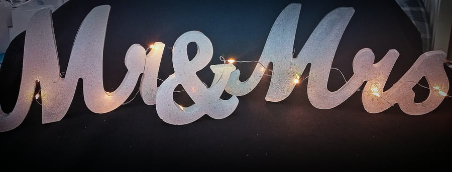 Mr&Mrs sign