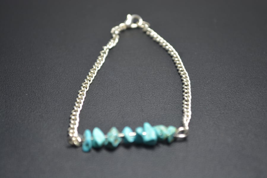 Dyed Howlite chip bracelet -  turquoise