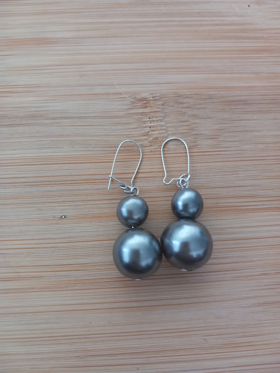 Grey vintage pearl necklace, bracelet earring set, recycled jewellery