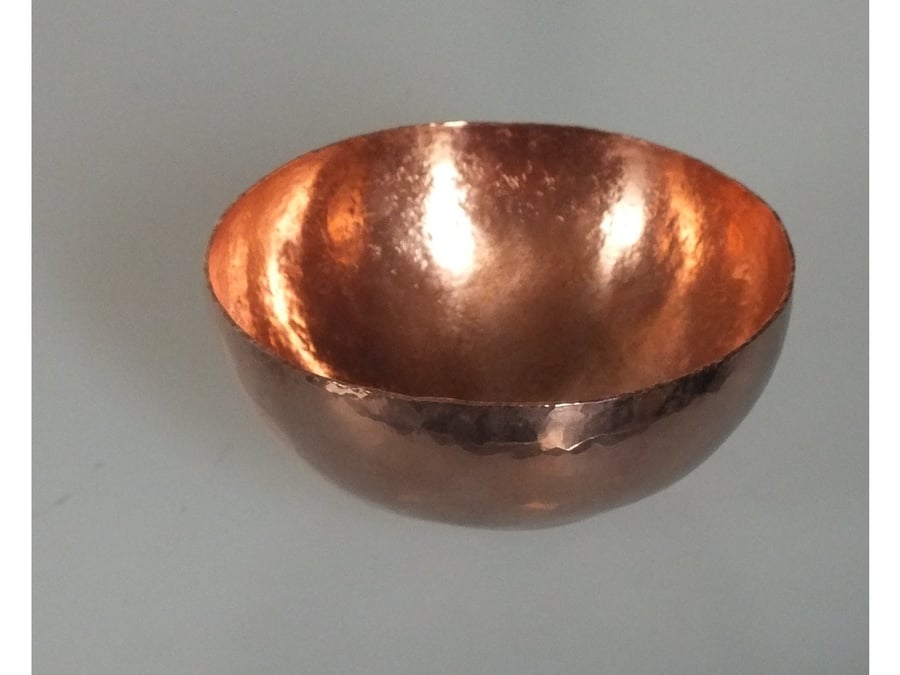 Planished copper ornamental bowl, 11 cm diameter