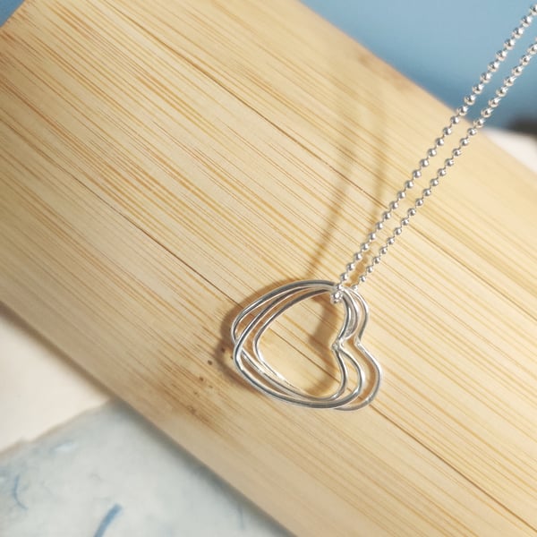 Dainty heart pendant necklace 